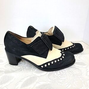 Escarlata Footwear Women's Black Ivory Lether Shoes Sz 8 Buckle Accents Heel
